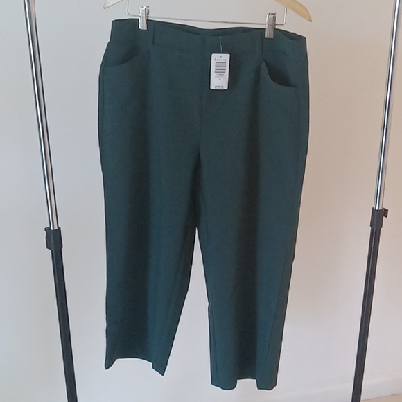 torrid Pants - TORRID, Plus size, 12, Dark green Capri